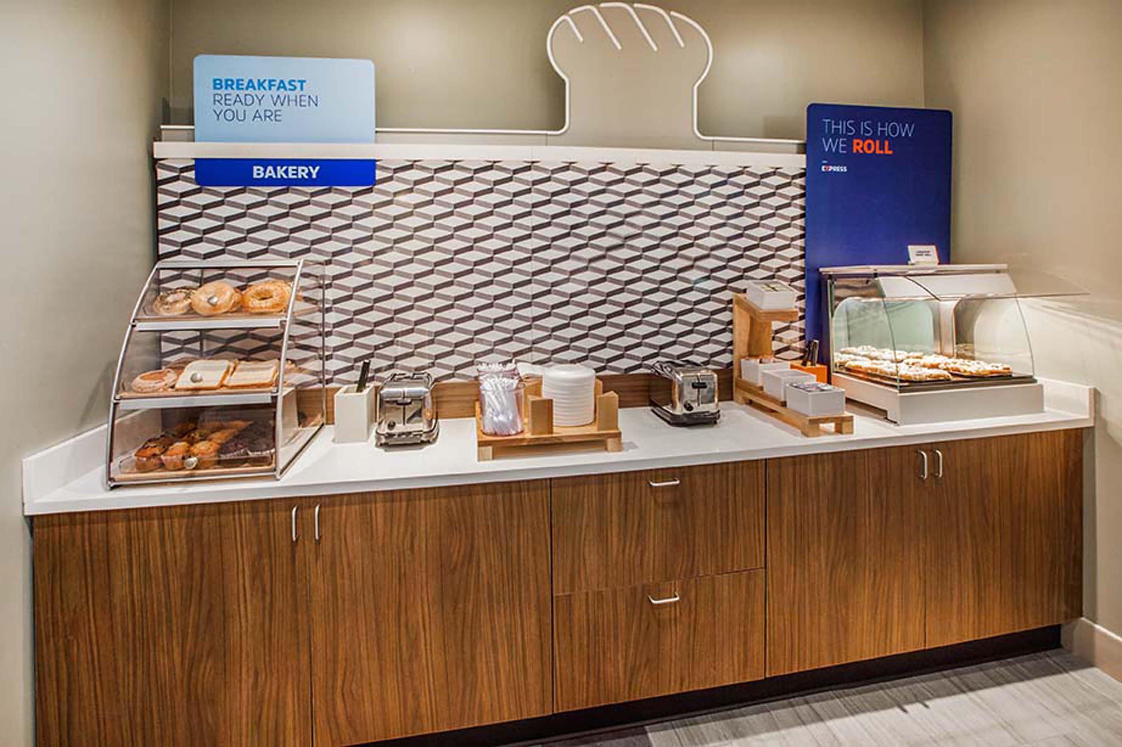 Holiday Inn Express Aberdeen-Chesapeake House By Ihg Exteriör bild